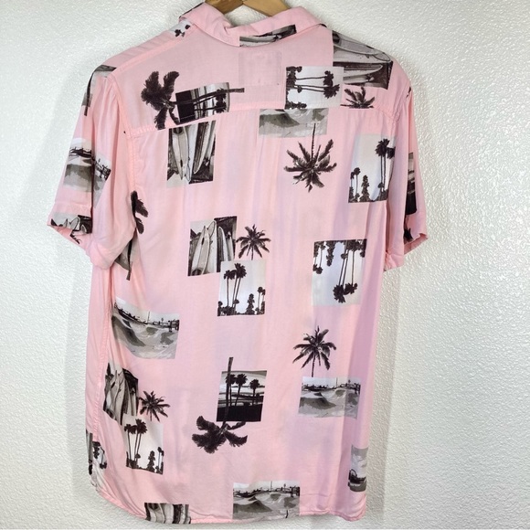 Hollister Mens Beach Shirt Small Pink Button Down Short Sleeve skatepark print - Picture 11 of 14